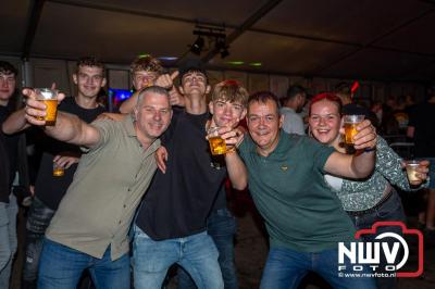 Op een nieuwe lokatie aan de Koemkolkweg in Oosterwolde  is vrijdag onder veel gezelligheid het kleinschalige Festival BigPop van start gegaan. - © NWVFoto.nl
