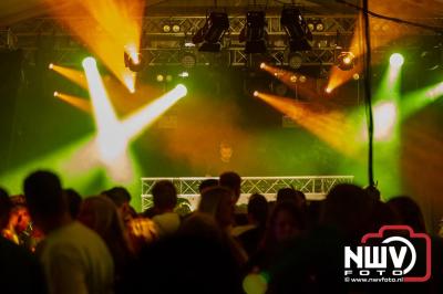 Op een nieuwe lokatie aan de Koemkolkweg in Oosterwolde  is vrijdag onder veel gezelligheid het kleinschalige Festival BigPop van start gegaan. - © NWVFoto.nl