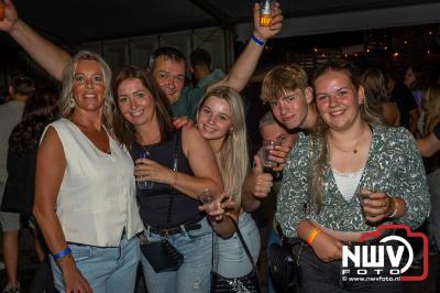 Op een nieuwe lokatie aan de Koemkolkweg in Oosterwolde  is vrijdag onder veel gezelligheid het kleinschalige Festival BigPop van start gegaan. - © NWVFoto.nl