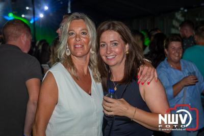 Op een nieuwe lokatie aan de Koemkolkweg in Oosterwolde  is vrijdag onder veel gezelligheid het kleinschalige Festival BigPop van start gegaan. - © NWVFoto.nl