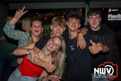Op een nieuwe lokatie aan de Koemkolkweg in Oosterwolde  is vrijdag onder veel gezelligheid het kleinschalige Festival BigPop van start gegaan. - © NWVFoto.nl
