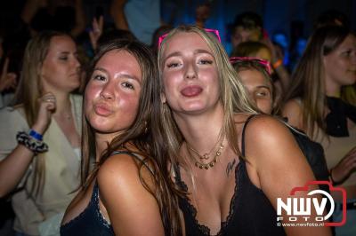 Op een nieuwe lokatie aan de Koemkolkweg in Oosterwolde  is vrijdag onder veel gezelligheid het kleinschalige Festival BigPop van start gegaan. - © NWVFoto.nl