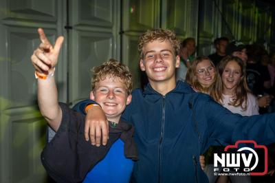 Op een nieuwe lokatie aan de Koemkolkweg in Oosterwolde  is vrijdag onder veel gezelligheid het kleinschalige Festival BigPop van start gegaan. - © NWVFoto.nl