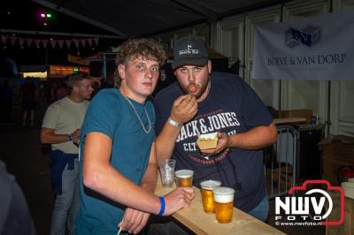 Op een nieuwe lokatie aan de Koemkolkweg in Oosterwolde  is vrijdag onder veel gezelligheid het kleinschalige Festival BigPop van start gegaan. - © NWVFoto.nl