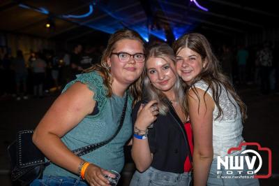 Op een nieuwe lokatie aan de Koemkolkweg in Oosterwolde  is vrijdag onder veel gezelligheid het kleinschalige Festival BigPop van start gegaan. - © NWVFoto.nl
