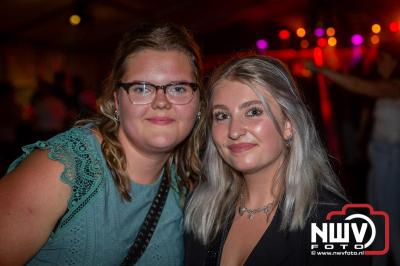 Op een nieuwe lokatie aan de Koemkolkweg in Oosterwolde  is vrijdag onder veel gezelligheid het kleinschalige Festival BigPop van start gegaan. - © NWVFoto.nl