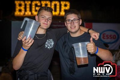 Op een nieuwe lokatie aan de Koemkolkweg in Oosterwolde  is vrijdag onder veel gezelligheid het kleinschalige Festival BigPop van start gegaan. - © NWVFoto.nl