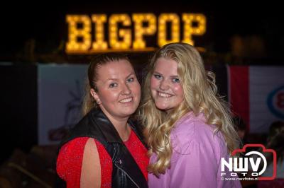 Op een nieuwe lokatie aan de Koemkolkweg in Oosterwolde  is vrijdag onder veel gezelligheid het kleinschalige Festival BigPop van start gegaan. - © NWVFoto.nl