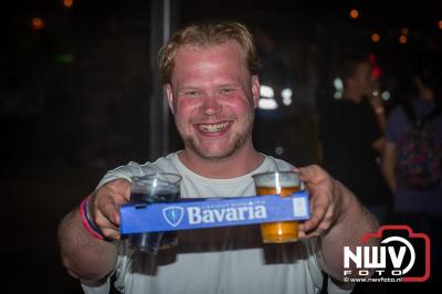 Op een nieuwe lokatie aan de Koemkolkweg in Oosterwolde  is vrijdag onder veel gezelligheid het kleinschalige Festival BigPop van start gegaan. - © NWVFoto.nl