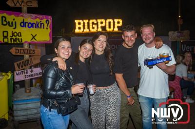 Op een nieuwe lokatie aan de Koemkolkweg in Oosterwolde  is vrijdag onder veel gezelligheid het kleinschalige Festival BigPop van start gegaan. - © NWVFoto.nl