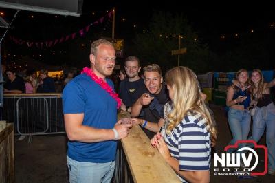 Op een nieuwe lokatie aan de Koemkolkweg in Oosterwolde  is vrijdag onder veel gezelligheid het kleinschalige Festival BigPop van start gegaan. - © NWVFoto.nl