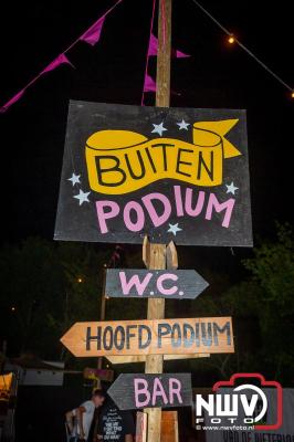 Op een nieuwe lokatie aan de Koemkolkweg in Oosterwolde  is vrijdag onder veel gezelligheid het kleinschalige Festival BigPop van start gegaan. - © NWVFoto.nl