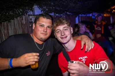Op een nieuwe lokatie aan de Koemkolkweg in Oosterwolde  is vrijdag onder veel gezelligheid het kleinschalige Festival BigPop van start gegaan. - © NWVFoto.nl