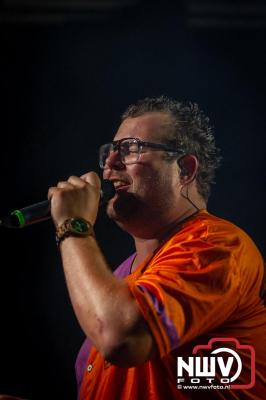 Op een nieuwe lokatie aan de Koemkolkweg in Oosterwolde  is vrijdag onder veel gezelligheid het kleinschalige Festival BigPop van start gegaan. - © NWVFoto.nl