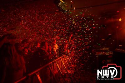 Op een nieuwe lokatie aan de Koemkolkweg in Oosterwolde  is vrijdag onder veel gezelligheid het kleinschalige Festival BigPop van start gegaan. - © NWVFoto.nl