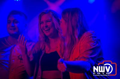 Op een nieuwe lokatie aan de Koemkolkweg in Oosterwolde  is vrijdag onder veel gezelligheid het kleinschalige Festival BigPop van start gegaan. - © NWVFoto.nl