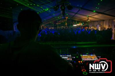 Op een nieuwe lokatie aan de Koemkolkweg in Oosterwolde  is vrijdag onder veel gezelligheid het kleinschalige Festival BigPop van start gegaan. - © NWVFoto.nl