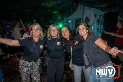 Op een nieuwe lokatie aan de Koemkolkweg in Oosterwolde  is vrijdag onder veel gezelligheid het kleinschalige Festival BigPop van start gegaan. - © NWVFoto.nl
