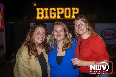 Op een nieuwe lokatie aan de Koemkolkweg in Oosterwolde  is vrijdag onder veel gezelligheid het kleinschalige Festival BigPop van start gegaan. - © NWVFoto.nl