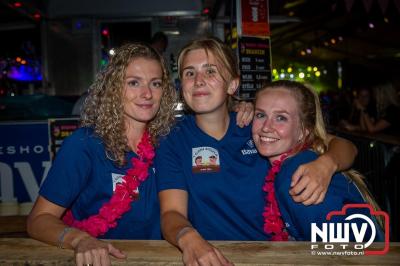 Op een nieuwe lokatie aan de Koemkolkweg in Oosterwolde  is vrijdag onder veel gezelligheid het kleinschalige Festival BigPop van start gegaan. - © NWVFoto.nl