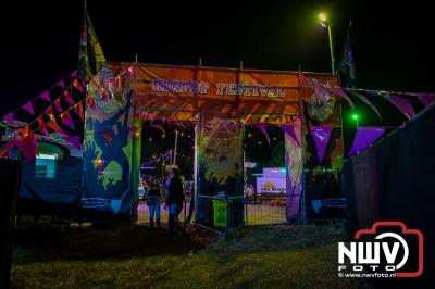Op een nieuwe lokatie aan de Koemkolkweg in Oosterwolde  is vrijdag onder veel gezelligheid het kleinschalige Festival BigPop van start gegaan. - © NWVFoto.nl
