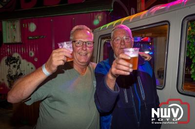 Op een nieuwe lokatie aan de Koemkolkweg in Oosterwolde  is vrijdag onder veel gezelligheid het kleinschalige Festival BigPop van start gegaan. - © NWVFoto.nl