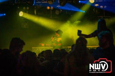 Op een nieuwe lokatie aan de Koemkolkweg in Oosterwolde  is vrijdag onder veel gezelligheid het kleinschalige Festival BigPop van start gegaan. - © NWVFoto.nl