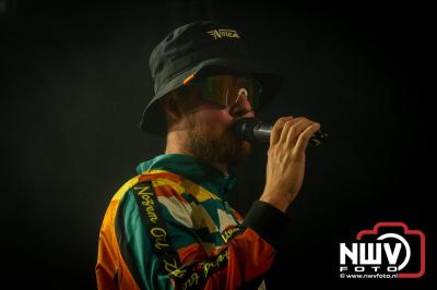 Op een nieuwe lokatie aan de Koemkolkweg in Oosterwolde  is vrijdag onder veel gezelligheid het kleinschalige Festival BigPop van start gegaan. - © NWVFoto.nl