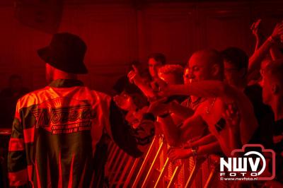 Op een nieuwe lokatie aan de Koemkolkweg in Oosterwolde  is vrijdag onder veel gezelligheid het kleinschalige Festival BigPop van start gegaan. - © NWVFoto.nl
