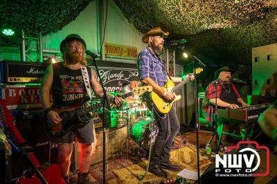 Volle bak tijdens de zaterdag editie van Festival BigPop met onder meer een optreden van Bökkers in de hoofd tent en Boogie Kearls in café 't Kleine Biggetje. - © NWVFoto.nl