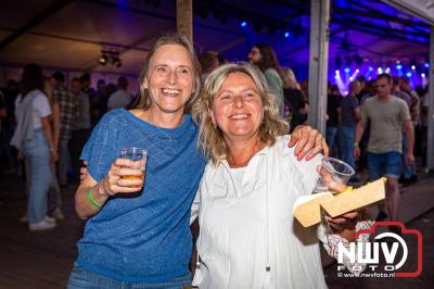 Volle bak tijdens de zaterdag editie van Festival BigPop met onder meer een optreden van Bökkers in de hoofd tent en Boogie Kearls in café 't Kleine Biggetje. - © NWVFoto.nl
