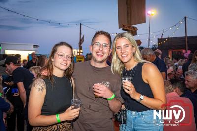 Volle bak tijdens de zaterdag editie van Festival BigPop met onder meer een optreden van Bökkers in de hoofd tent en Boogie Kearls in café 't Kleine Biggetje. - © NWVFoto.nl
