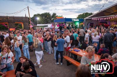 Volle bak tijdens de zaterdag editie van Festival BigPop met onder meer een optreden van Bökkers in de hoofd tent en Boogie Kearls in café 't Kleine Biggetje. - © NWVFoto.nl