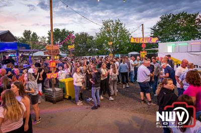 Volle bak tijdens de zaterdag editie van Festival BigPop met onder meer een optreden van Bökkers in de hoofd tent en Boogie Kearls in café 't Kleine Biggetje. - © NWVFoto.nl