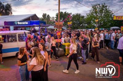 Volle bak tijdens de zaterdag editie van Festival BigPop met onder meer een optreden van Bökkers in de hoofd tent en Boogie Kearls in café 't Kleine Biggetje. - © NWVFoto.nl
