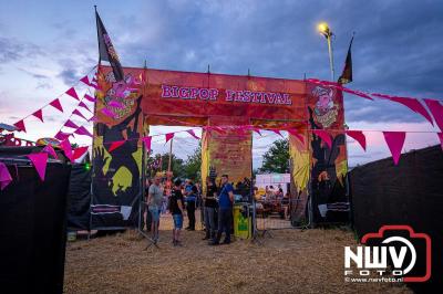 Volle bak tijdens de zaterdag editie van Festival BigPop met onder meer een optreden van Bökkers in de hoofd tent en Boogie Kearls in café 't Kleine Biggetje. - © NWVFoto.nl