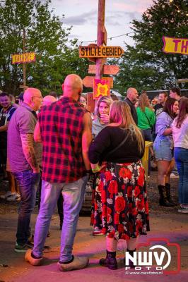 Volle bak tijdens de zaterdag editie van Festival BigPop met onder meer een optreden van Bökkers in de hoofd tent en Boogie Kearls in café 't Kleine Biggetje. - © NWVFoto.nl