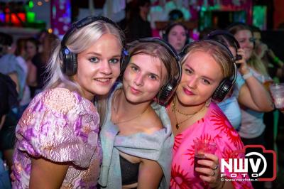 Volle bak tijdens de zaterdag editie van Festival BigPop met onder meer een optreden van Bökkers in de hoofd tent en Boogie Kearls in café 't Kleine Biggetje. - © NWVFoto.nl