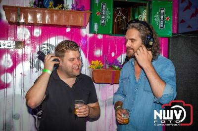 Volle bak tijdens de zaterdag editie van Festival BigPop met onder meer een optreden van Bökkers in de hoofd tent en Boogie Kearls in café 't Kleine Biggetje. - © NWVFoto.nl