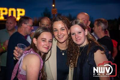 Volle bak tijdens de zaterdag editie van Festival BigPop met onder meer een optreden van Bökkers in de hoofd tent en Boogie Kearls in café 't Kleine Biggetje. - © NWVFoto.nl