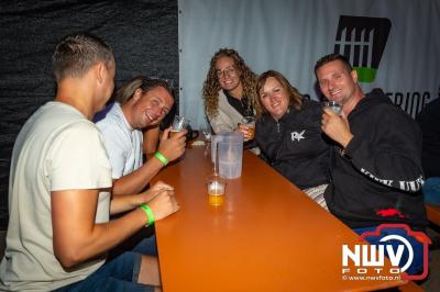 Volle bak tijdens de zaterdag editie van Festival BigPop met onder meer een optreden van Bökkers in de hoofd tent en Boogie Kearls in café 't Kleine Biggetje. - © NWVFoto.nl