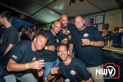 Volle bak tijdens de zaterdag editie van Festival BigPop met onder meer een optreden van Bökkers in de hoofd tent en Boogie Kearls in café 't Kleine Biggetje. - © NWVFoto.nl