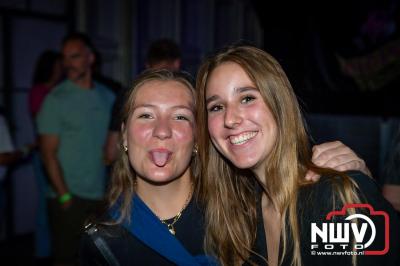 Volle bak tijdens de zaterdag editie van Festival BigPop met onder meer een optreden van Bökkers in de hoofd tent en Boogie Kearls in café 't Kleine Biggetje. - © NWVFoto.nl