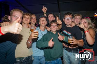 Volle bak tijdens de zaterdag editie van Festival BigPop met onder meer een optreden van Bökkers in de hoofd tent en Boogie Kearls in café 't Kleine Biggetje. - © NWVFoto.nl