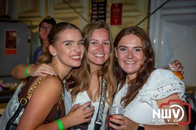 Volle bak tijdens de zaterdag editie van Festival BigPop met onder meer een optreden van Bökkers in de hoofd tent en Boogie Kearls in café 't Kleine Biggetje. - © NWVFoto.nl