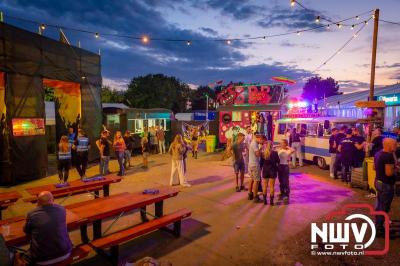 Volle bak tijdens de zaterdag editie van Festival BigPop met onder meer een optreden van Bökkers in de hoofd tent en Boogie Kearls in café 't Kleine Biggetje. - © NWVFoto.nl