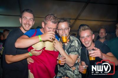 Volle bak tijdens de zaterdag editie van Festival BigPop met onder meer een optreden van Bökkers in de hoofd tent en Boogie Kearls in café 't Kleine Biggetje. - © NWVFoto.nl