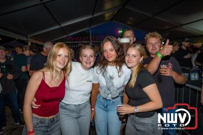 Volle bak tijdens de zaterdag editie van Festival BigPop met onder meer een optreden van Bökkers in de hoofd tent en Boogie Kearls in café 't Kleine Biggetje. - © NWVFoto.nl