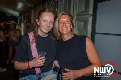 Volle bak tijdens de zaterdag editie van Festival BigPop met onder meer een optreden van Bökkers in de hoofd tent en Boogie Kearls in café 't Kleine Biggetje. - © NWVFoto.nl