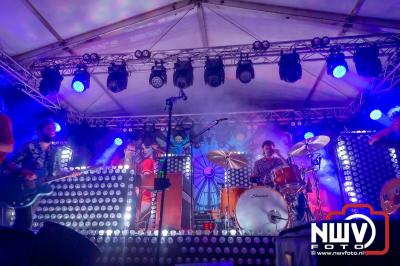 Volle bak tijdens de zaterdag editie van Festival BigPop met onder meer een optreden van Bökkers in de hoofd tent en Boogie Kearls in café 't Kleine Biggetje. - © NWVFoto.nl